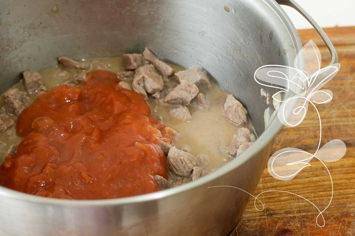 Receita Simples de fazer: Estrogonofe de Carne! Um prato delicioso para o almoço ou jantar da família.