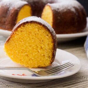 Receita de Bolo de Fubá Simples - faça para o lanche da tarde, para acompanhar aquele café quentinho.