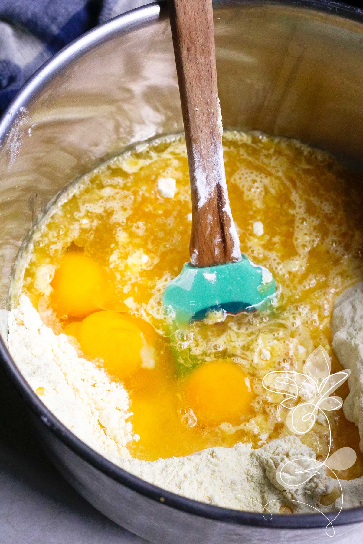 Receita de Bolo de Fubá com Suco de Laranja - para um lanche da tarde com direito a um café quentinho.