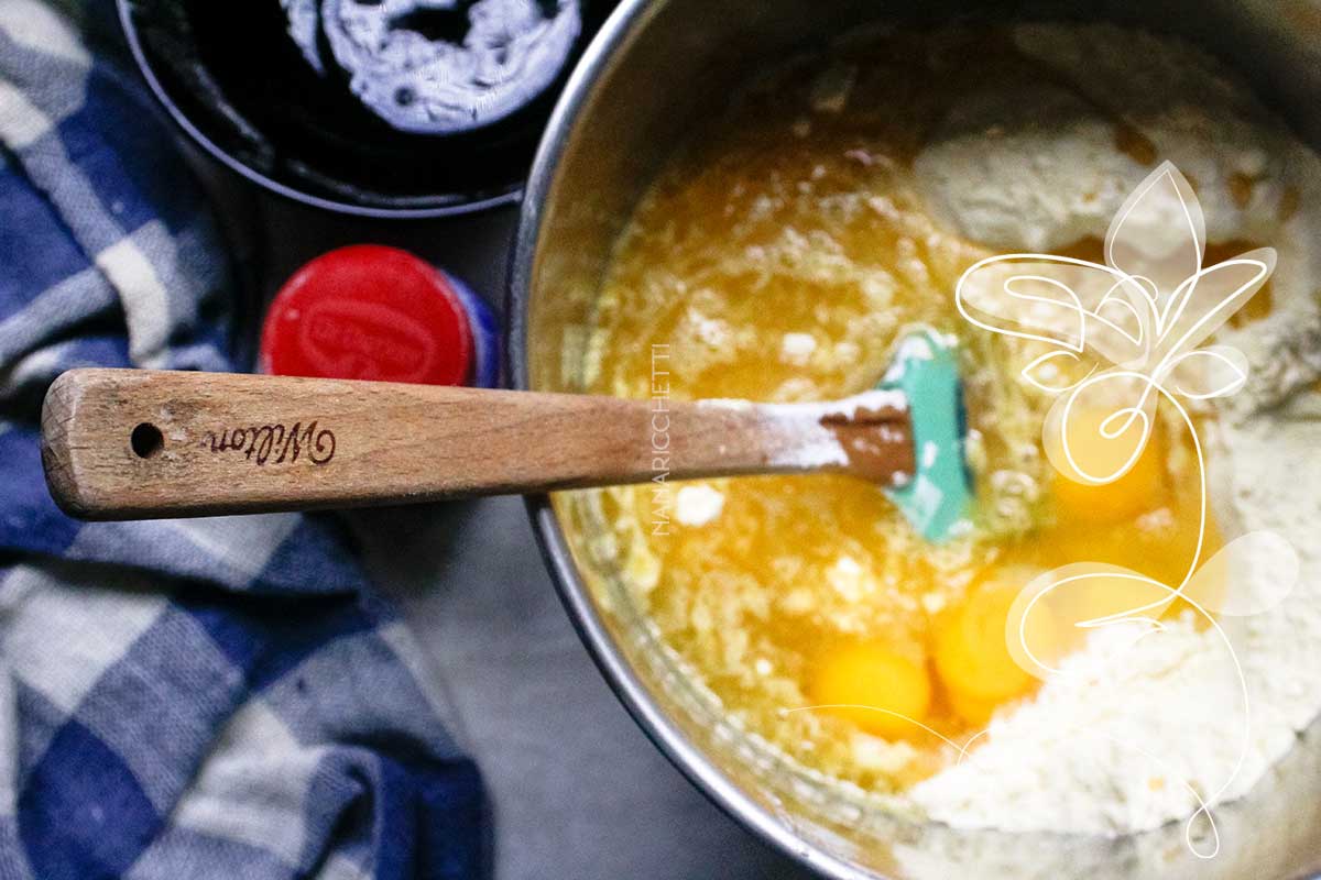 Receita de Bolo de Fubá com Suco de Laranja - para um lanche da tarde com direito a um café quentinho.