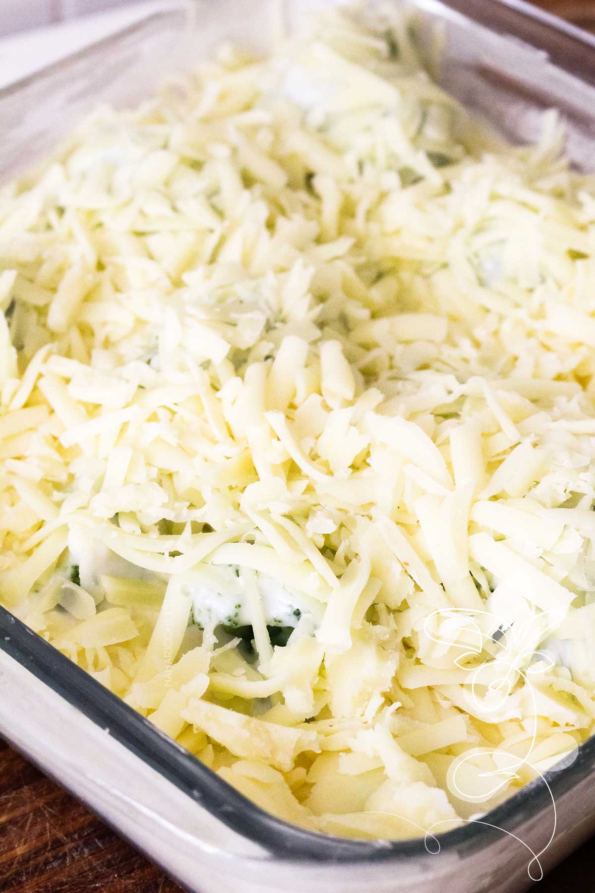 Receita de Brócolis Gratinado com Molho Branco e Queijo Muçarela.