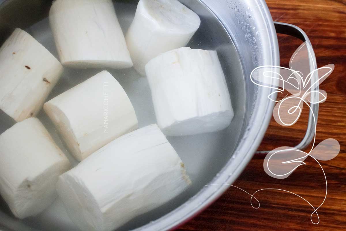 Receita de Mandioca Frita Cremosa - para petiscar no seu dei de folga, com aquela bebida geladinha.