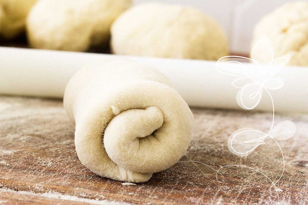 Receita de Pão de Leite - faça para o café da manhã ou lanche da tarde um pão caseiro delicioso e macio.