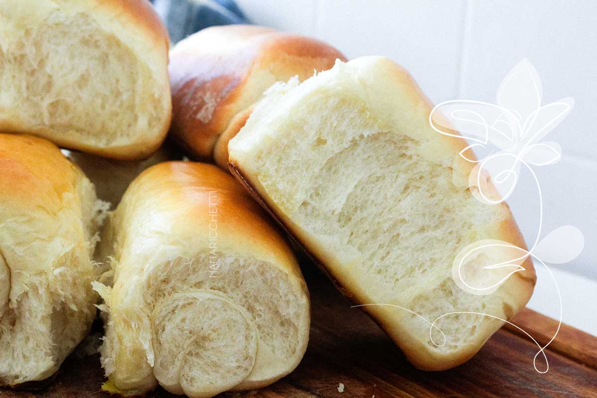 Receita de Pão de Leite - faça para o café da manhã ou lanche da tarde um pão caseiro delicioso e macio.