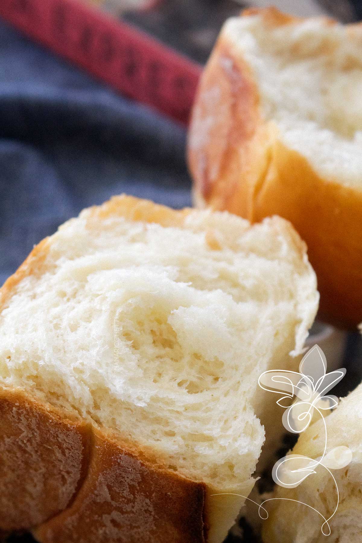 Receita de Pão de Leite - faça para o café da manhã ou lanche da tarde um pão caseiro delicioso e macio.