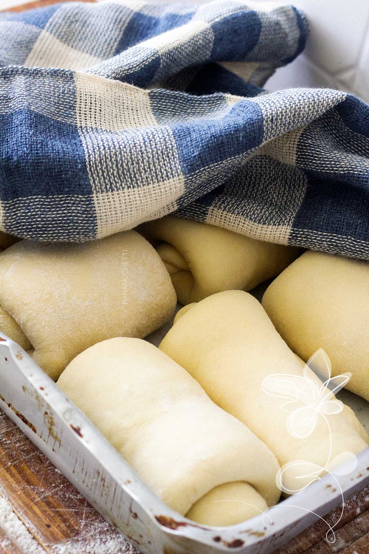 Receita de Pão de Leite - faça para o café da manhã ou lanche da tarde um pão caseiro delicioso e macio.