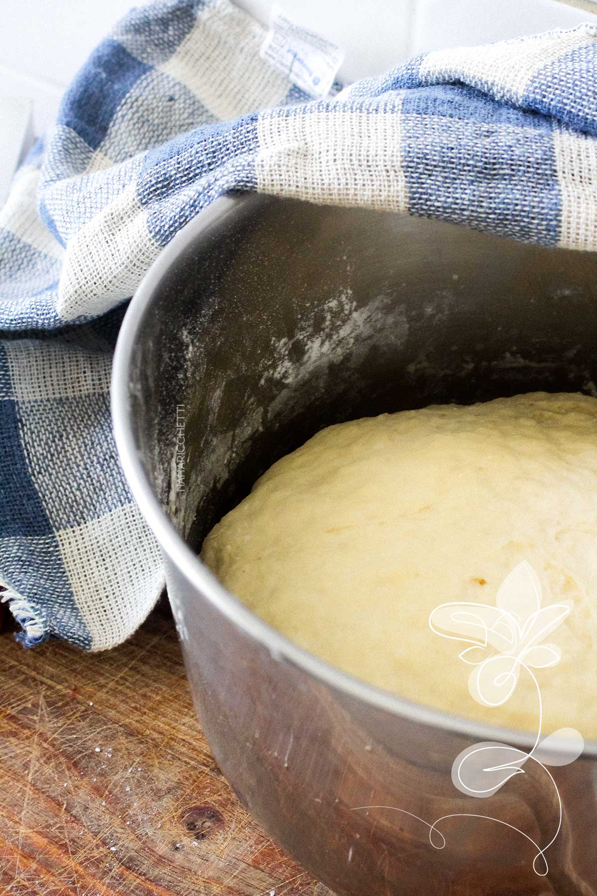 Receita de Pão de Leite - faça para o café da manhã ou lanche da tarde um pão caseiro delicioso e macio.