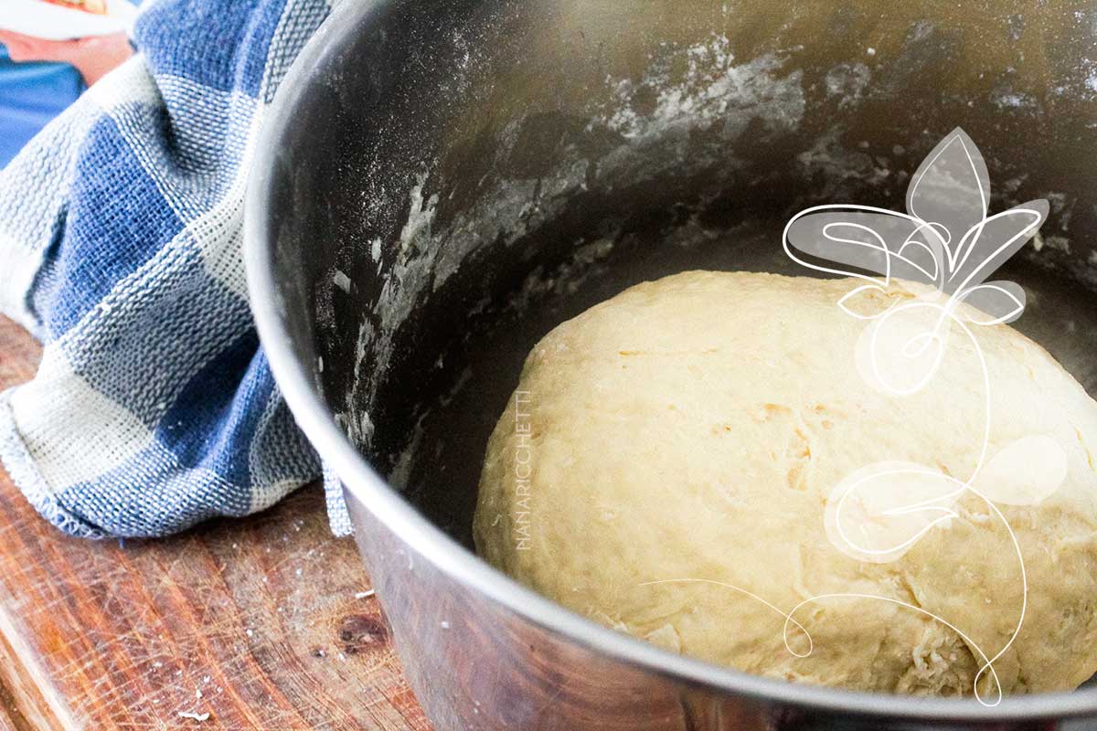 Receita de Pão de Leite - faça para o café da manhã ou lanche da tarde um pão caseiro delicioso e macio.