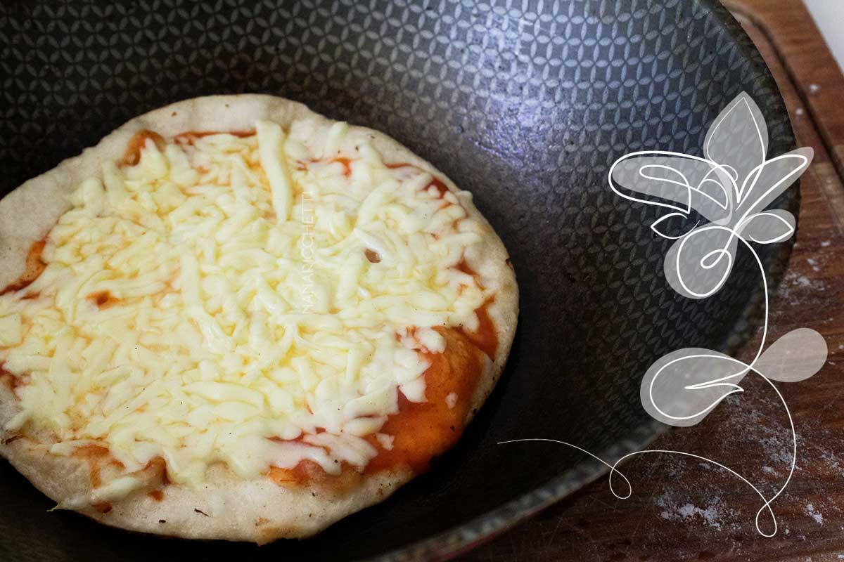 Receita de Massa de Pizza de Frigideira - faça um delicioso lanche para o final de semana.