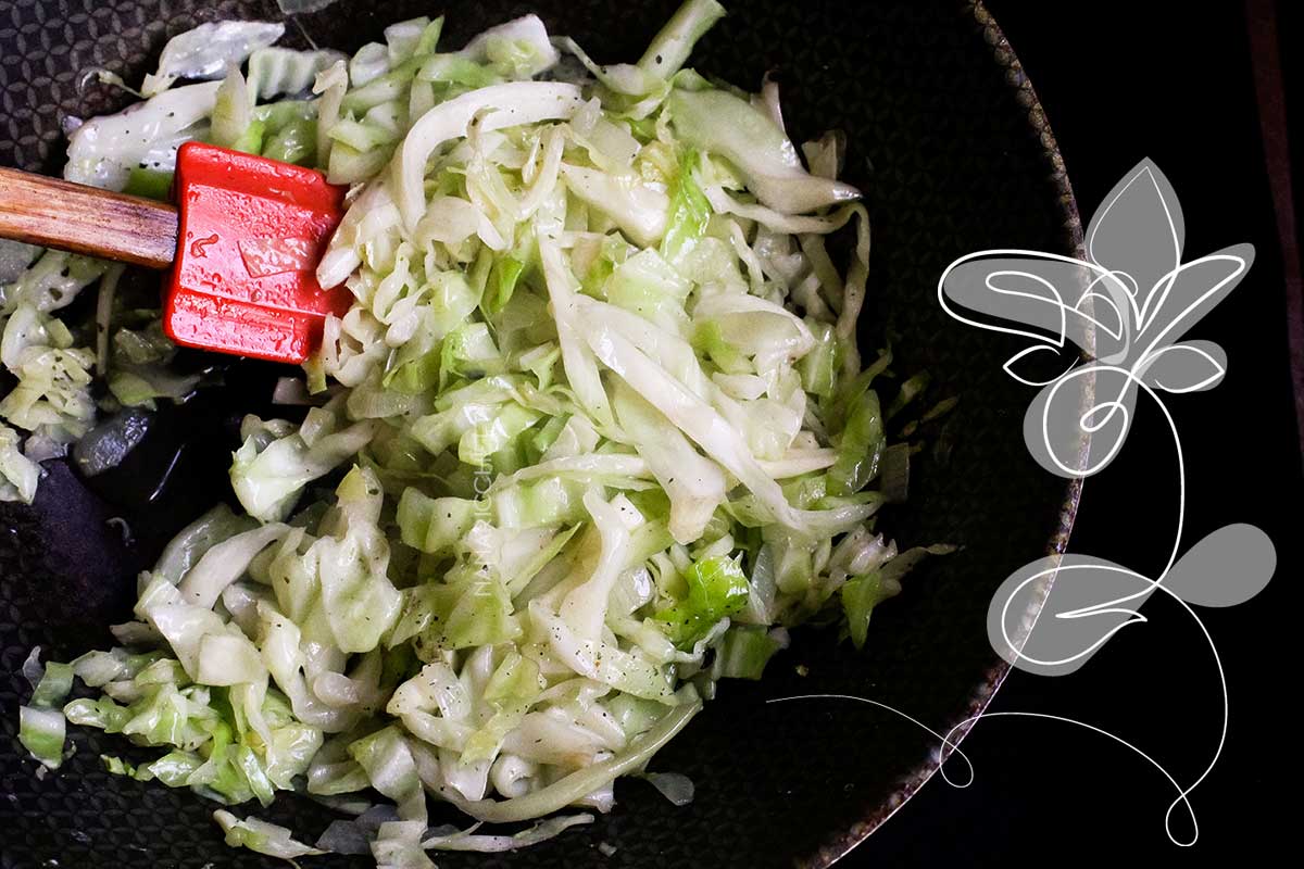 Receita de Refogado de Repolho - para servir no almoço ou jantar da semana da sua família.