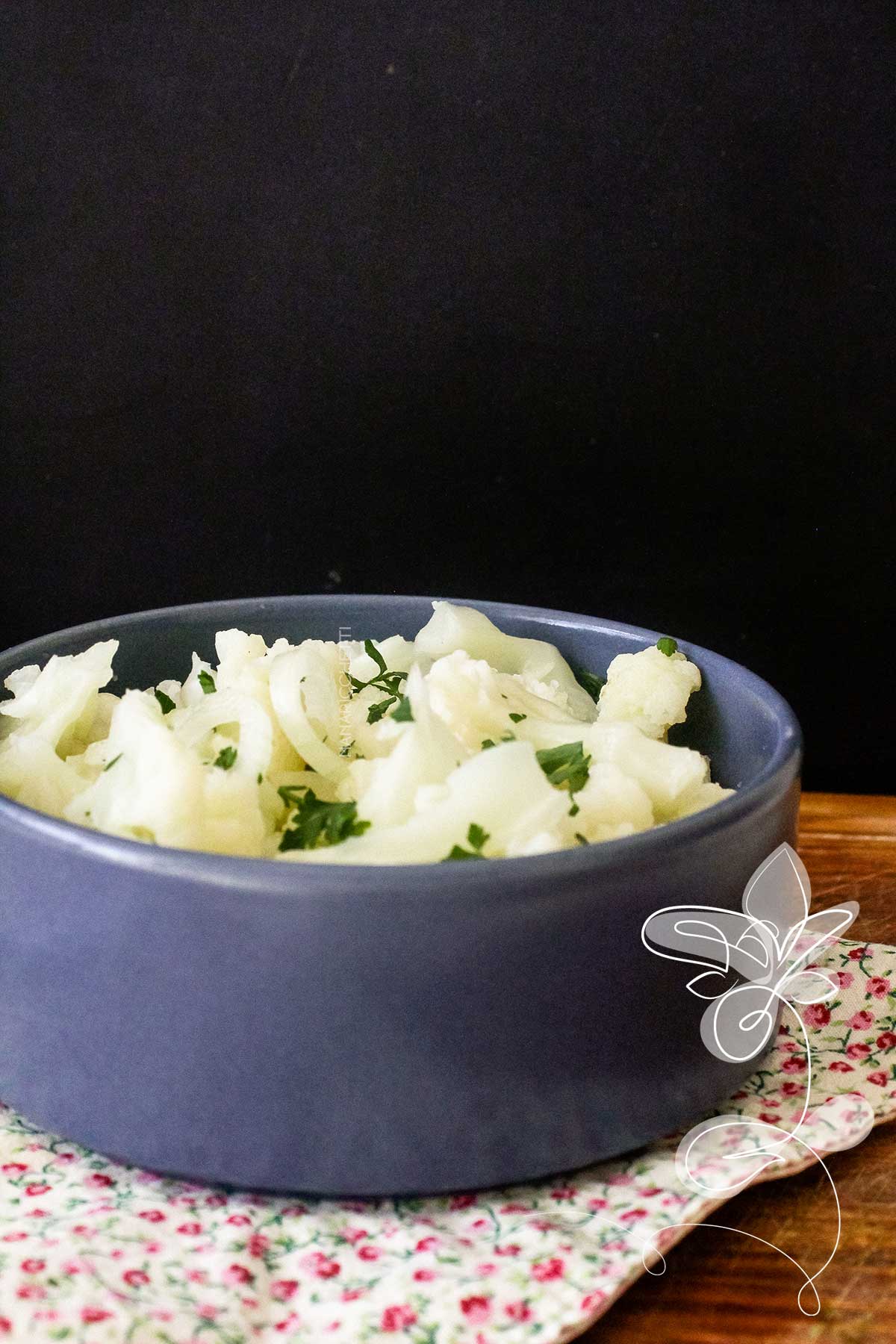 Receita de Salada de Couve-flor - prepare uma salada simples e nutritiva para o almoço e jantar da família. 