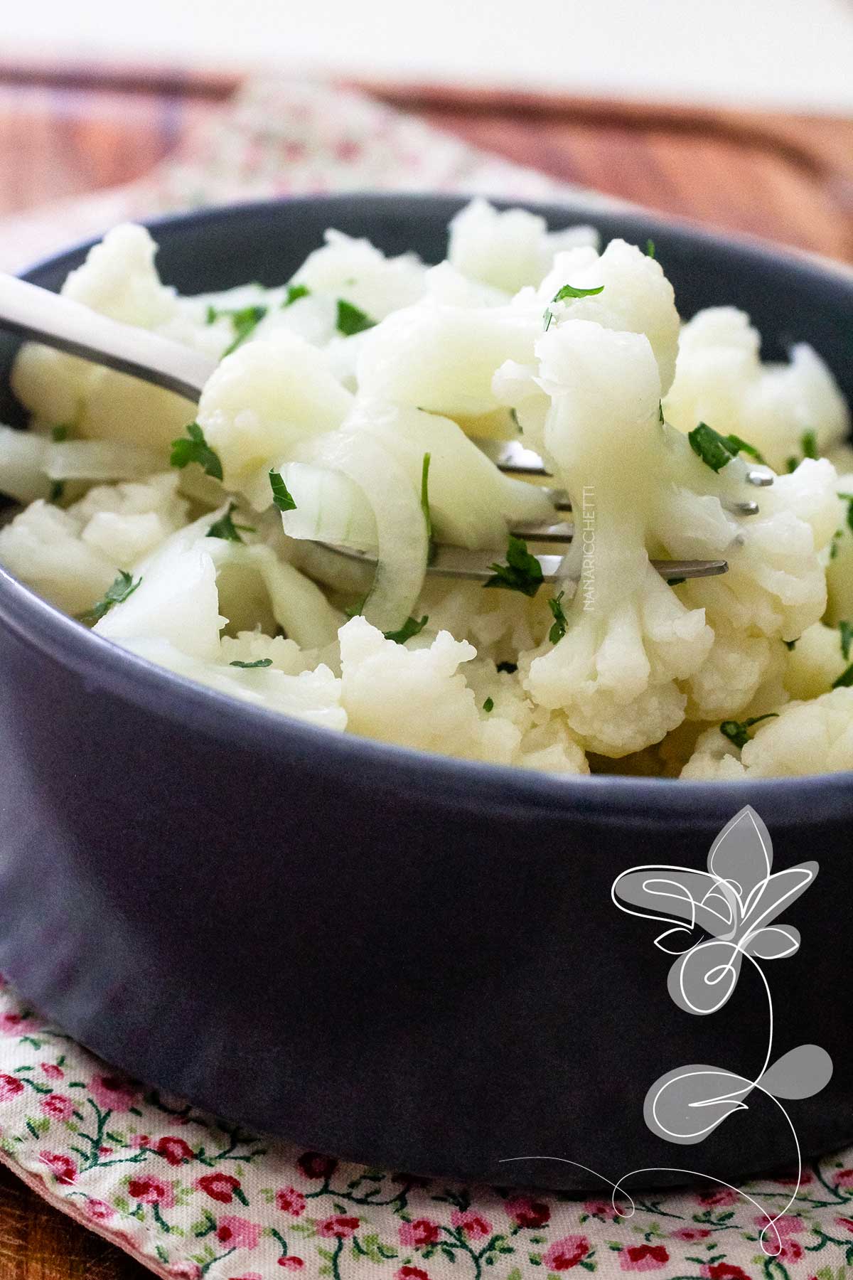 Receita de Salada de Couve-flor - prepare uma salada simples e nutritiva para o almoço e jantar da família.