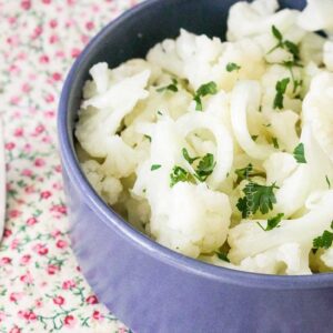 Receita de Salada de Couve-flor - prepare uma salada simples e nutritiva para o almoço e jantar da família.