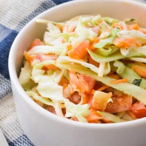 Receita de Salada de Repolho com Cenoura e Maionese - muito simples de fazer, em poucos minutos, terá uma salada maravilhosa para servir.