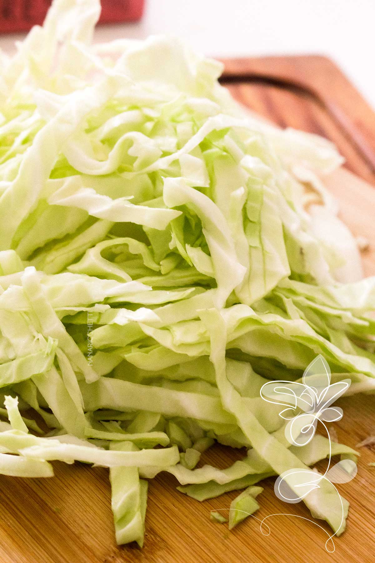 Receita de Salada de Repolho com Cenoura e Maionese - muito simples de fazer, em poucos minutos, terá uma salada maravilhosa para servir.