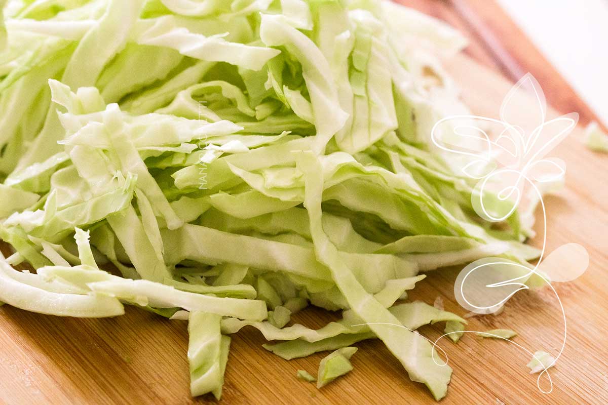 Receita de Salada de Repolho com Cenoura e Maionese - muito simples de fazer, em poucos minutos, terá uma salada maravilhosa para servir.