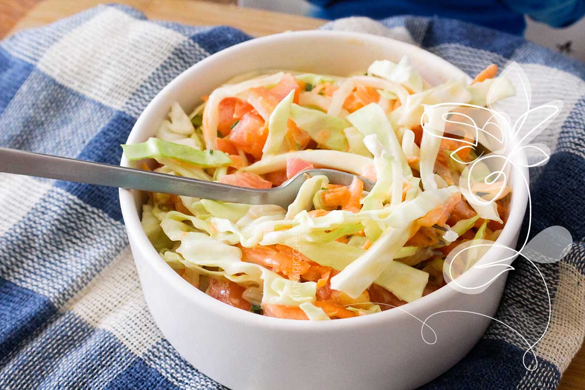 Receita de Salada de Repolho com Cenoura e Maionese - muito simples de fazer, em poucos minutos, terá uma salada maravilhosa para servir.