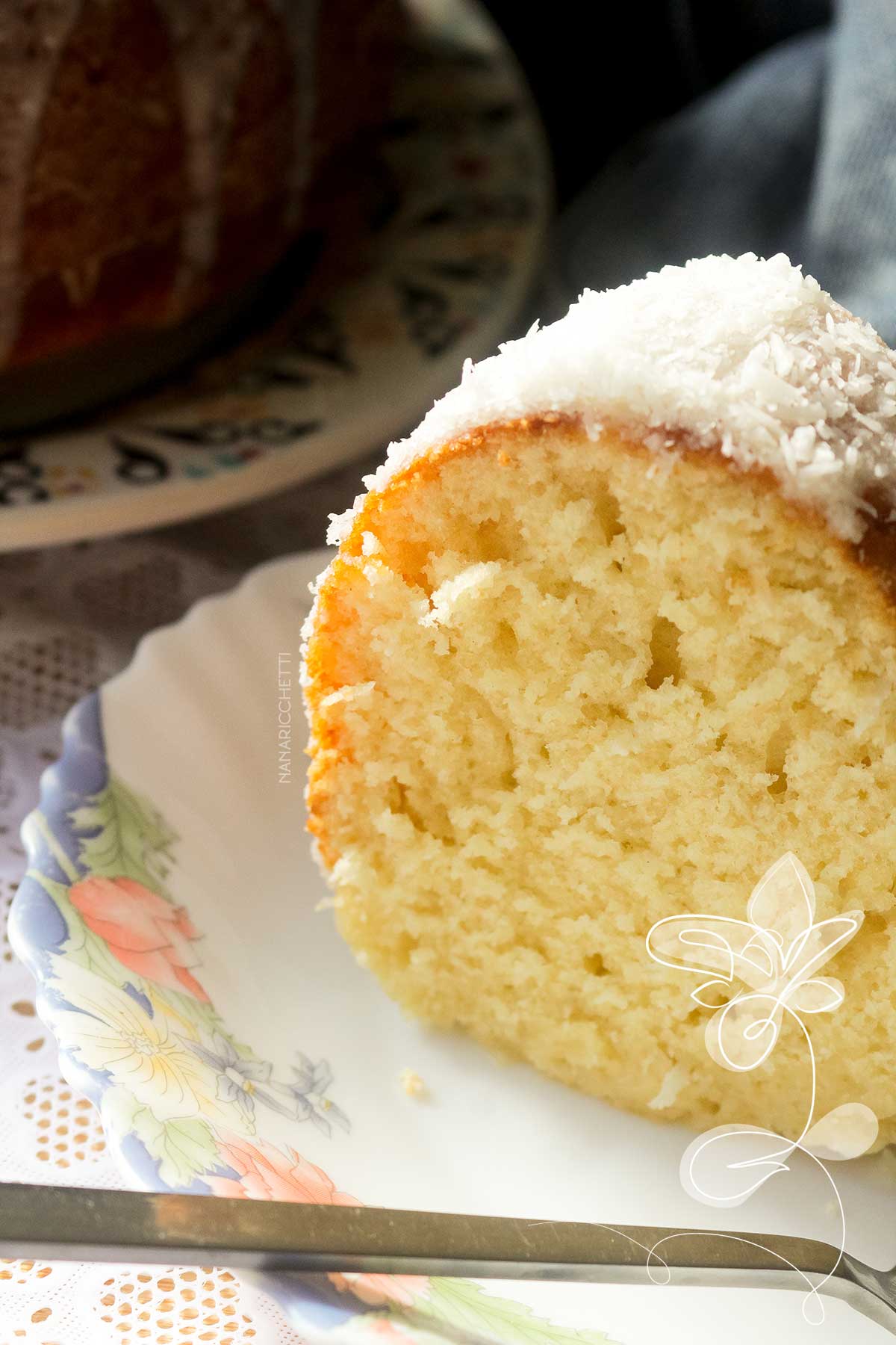 Receita de Bolo de Coco Ralado Simples - faça um café da tarde delicioso para os seus convidados.