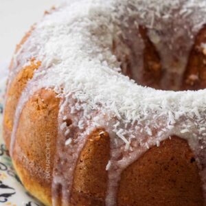 Receita de Bolo de Coco Ralado Simples - faça um café da tarde delicioso para os seus convidados.