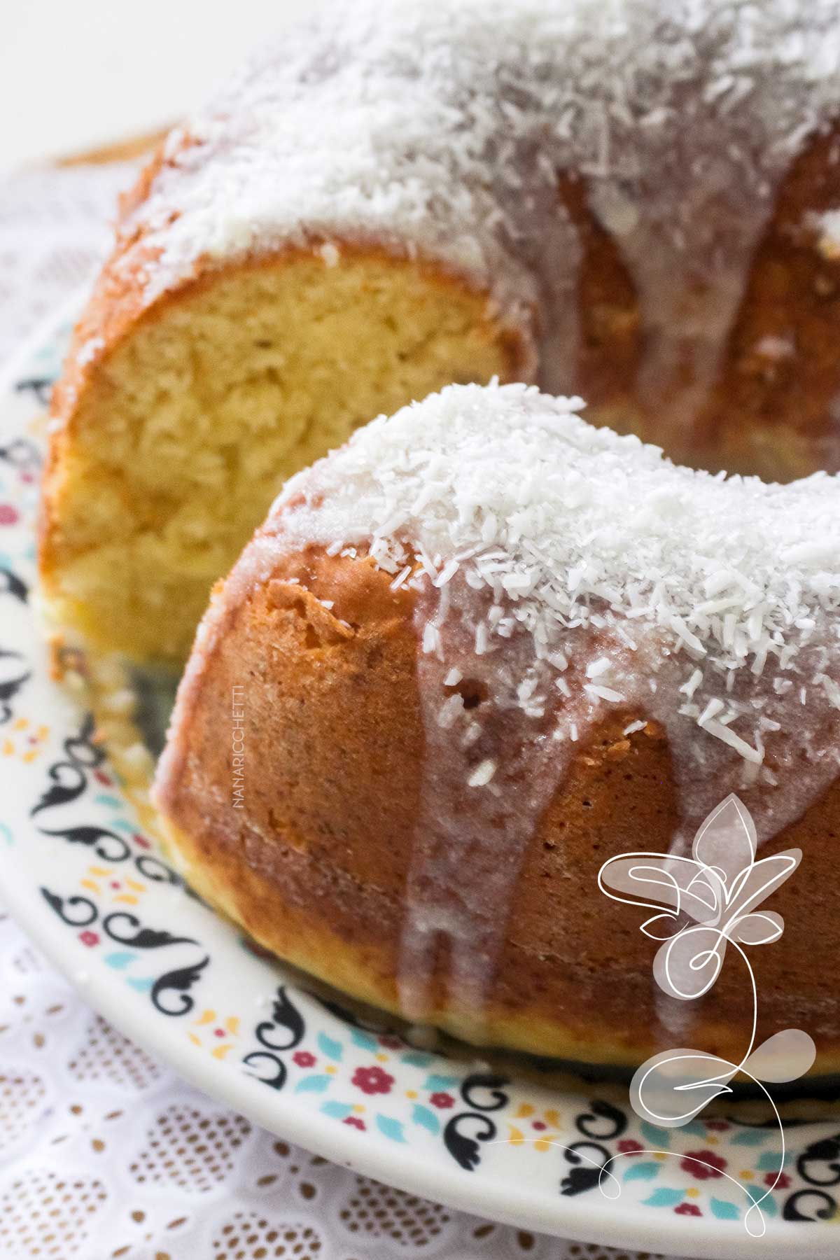 Receita de Bolo de Coco Ralado Simples - faça um café da tarde delicioso para os seus convidados.