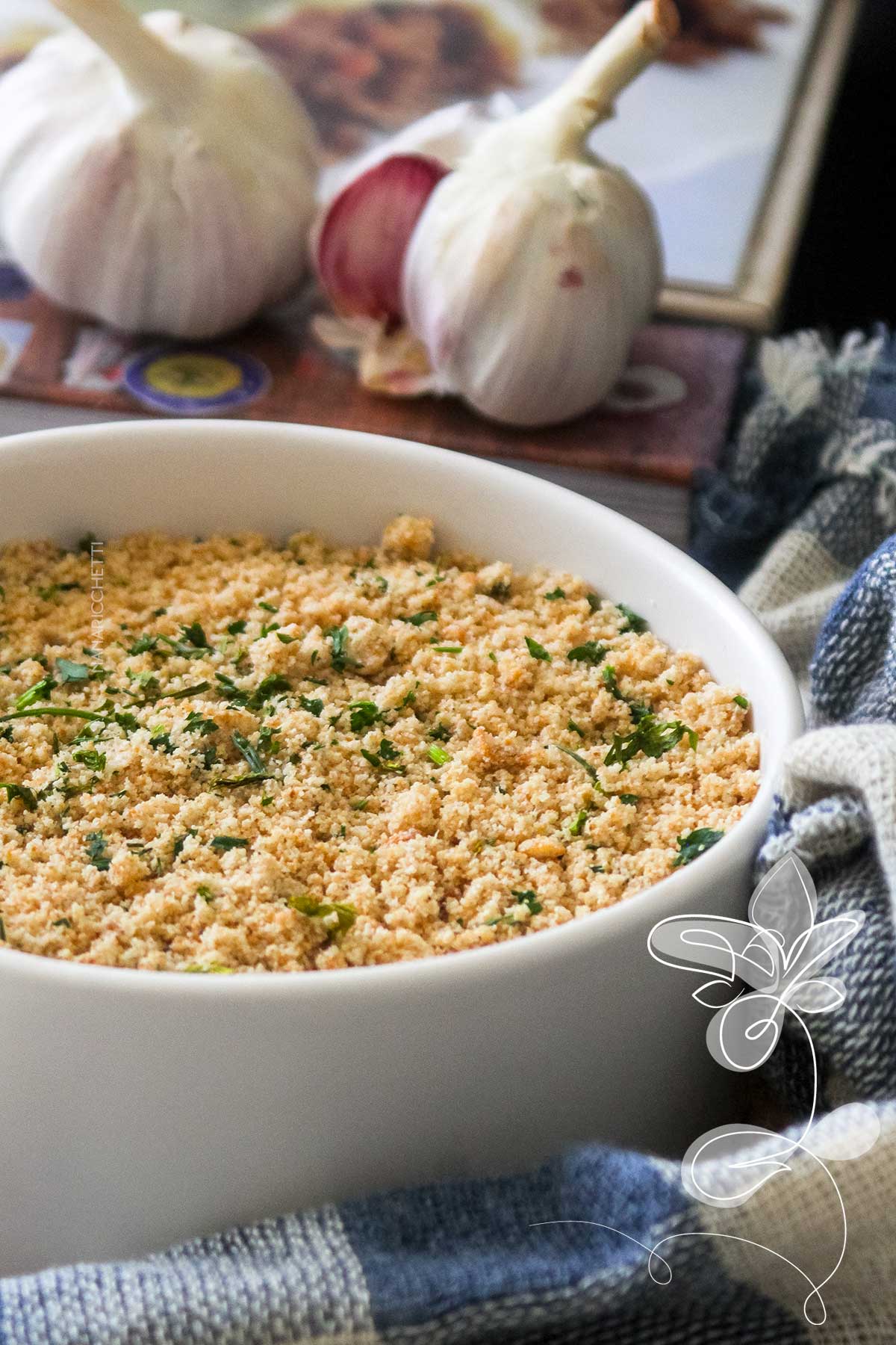 Receita de Farofa de Alho Crocante - faça uma farofa simples com alho e farinha de mandioca. 