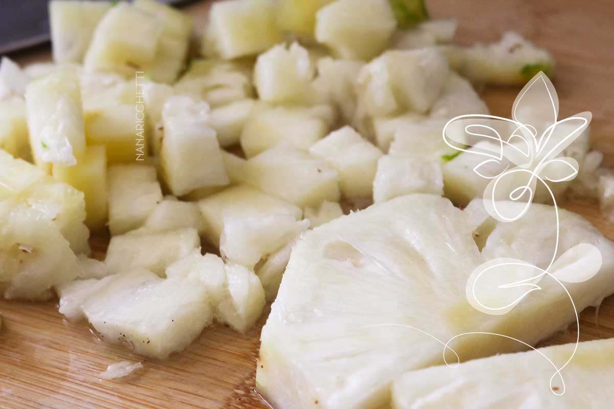 Receita de Farofa Natalina com Abacaxi - deixe o seu natal mais gostoso com essa farofa salgada com frutas.