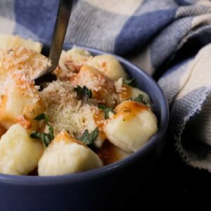 Receita de Nhoque de Batata Fácil e Rápido - prepare um jantar italiano delicioso em casa.