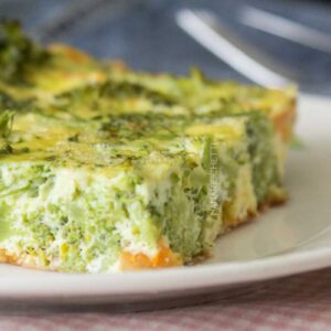 Receita de Omelete de Forno Simples com Brócolis - faça um prato fácil e nutritivo para o almoço da semana.