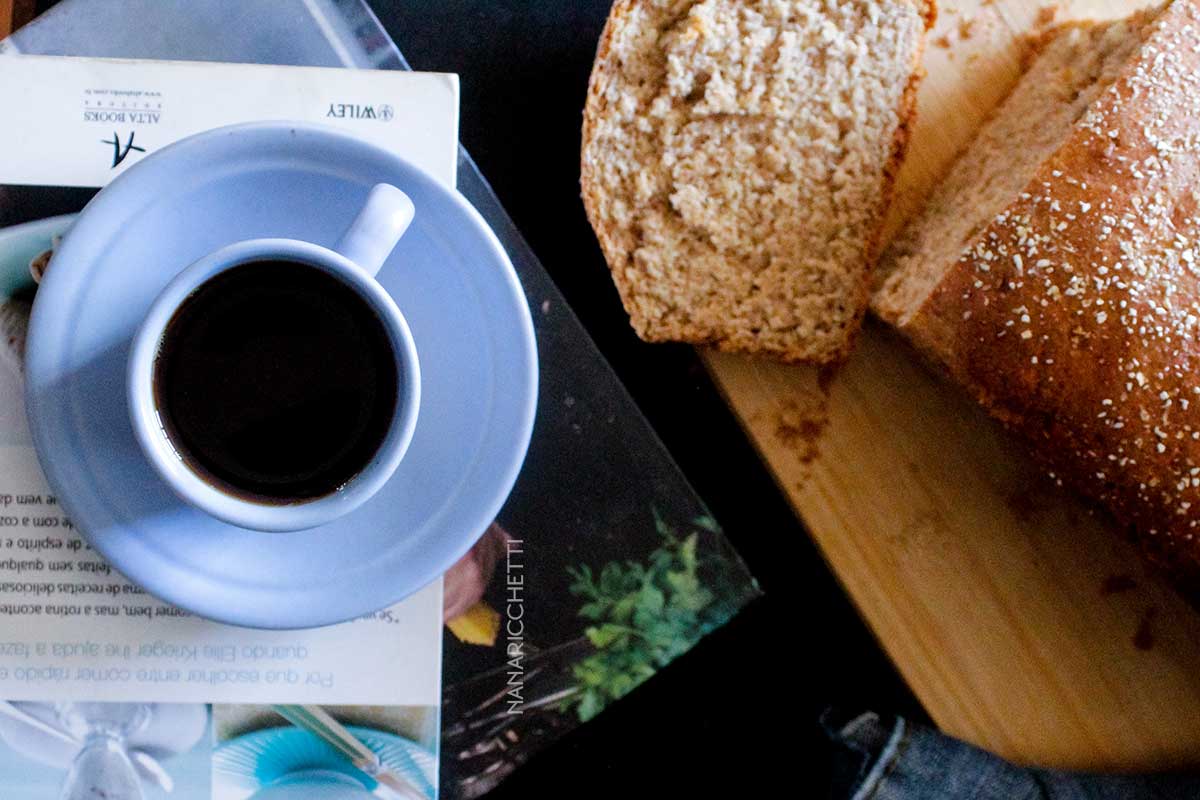 Receita de Pão Integral Caseiro - faça o seu pão e sirva no café da manhã da sua família.