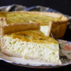 Receita de Quiche de Alho-poró com Queijo - nesses dias frescos de primavera, faça uma deliciosa torta caseira.