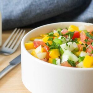 Receita de Salada Vinagrete de Manga - faça uma salsa com fruta deliciosa para servir no churrasco da família.