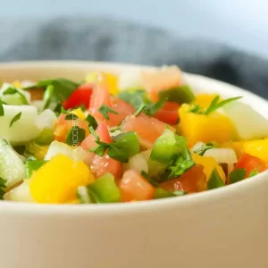 Receita de Salada Vinagrete de Manga - faça uma salsa com fruta deliciosa para servir no churrasco da família.