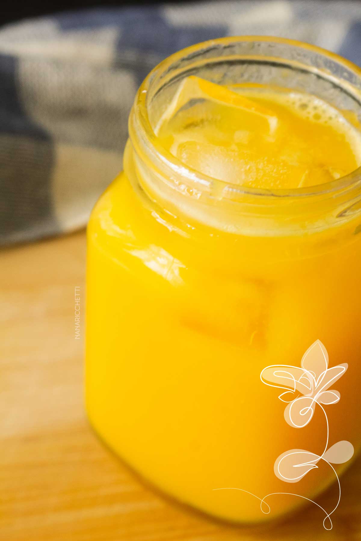 Receita de Suco de Laranja com Manga - uma bebida refrescante para qualquer hora do dia.