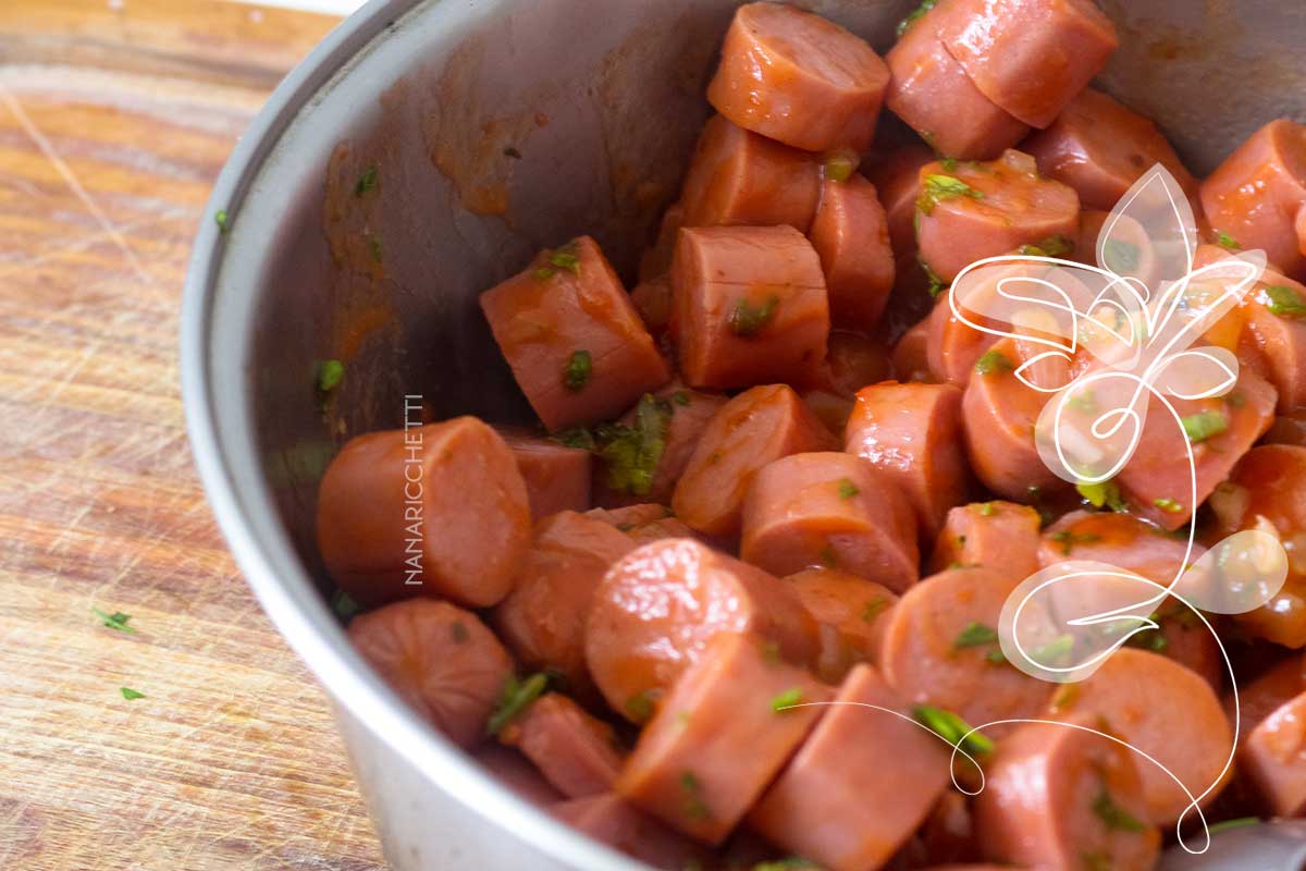 Receita de Torta de Salsicha de Liquidificador - faça um lanche caseiro rápido e fácil para o pessoal de casa.