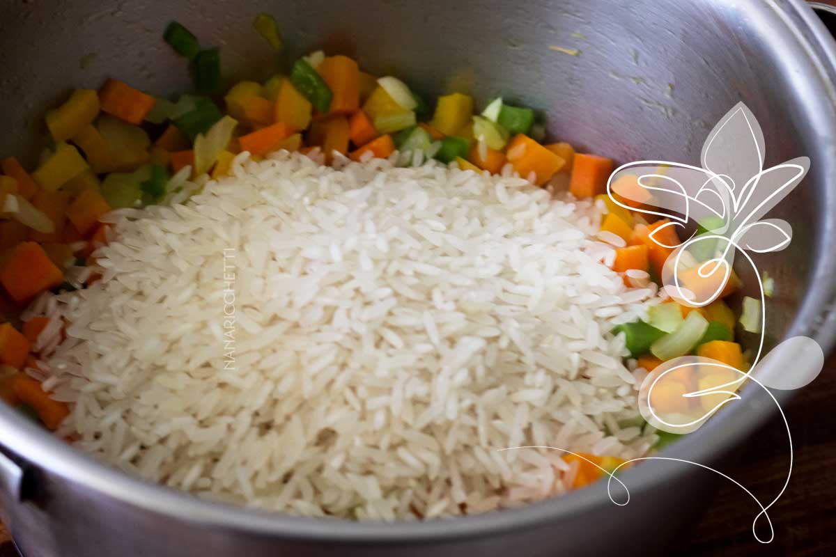 Receita de Arroz à Grega com Uvas Passas - perfeito para servir na ceia da noite de natal.