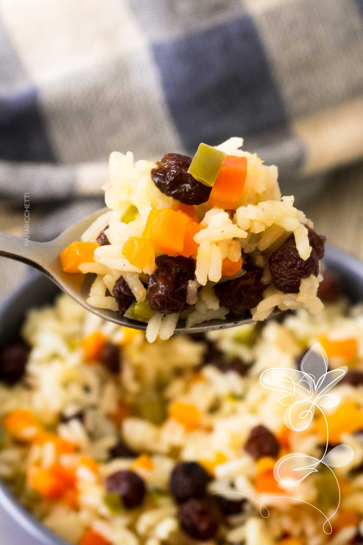 Receita de Arroz à Grega com Uvas Passas - perfeito para servir na ceia da noite de natal.