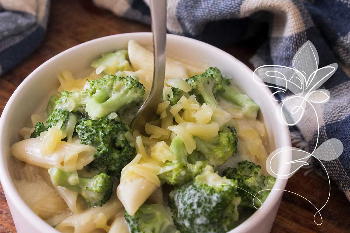 Receita de Macarrão ao Molho Branco com Brócolis - para o almoço da semana, é muito simples de fazer.