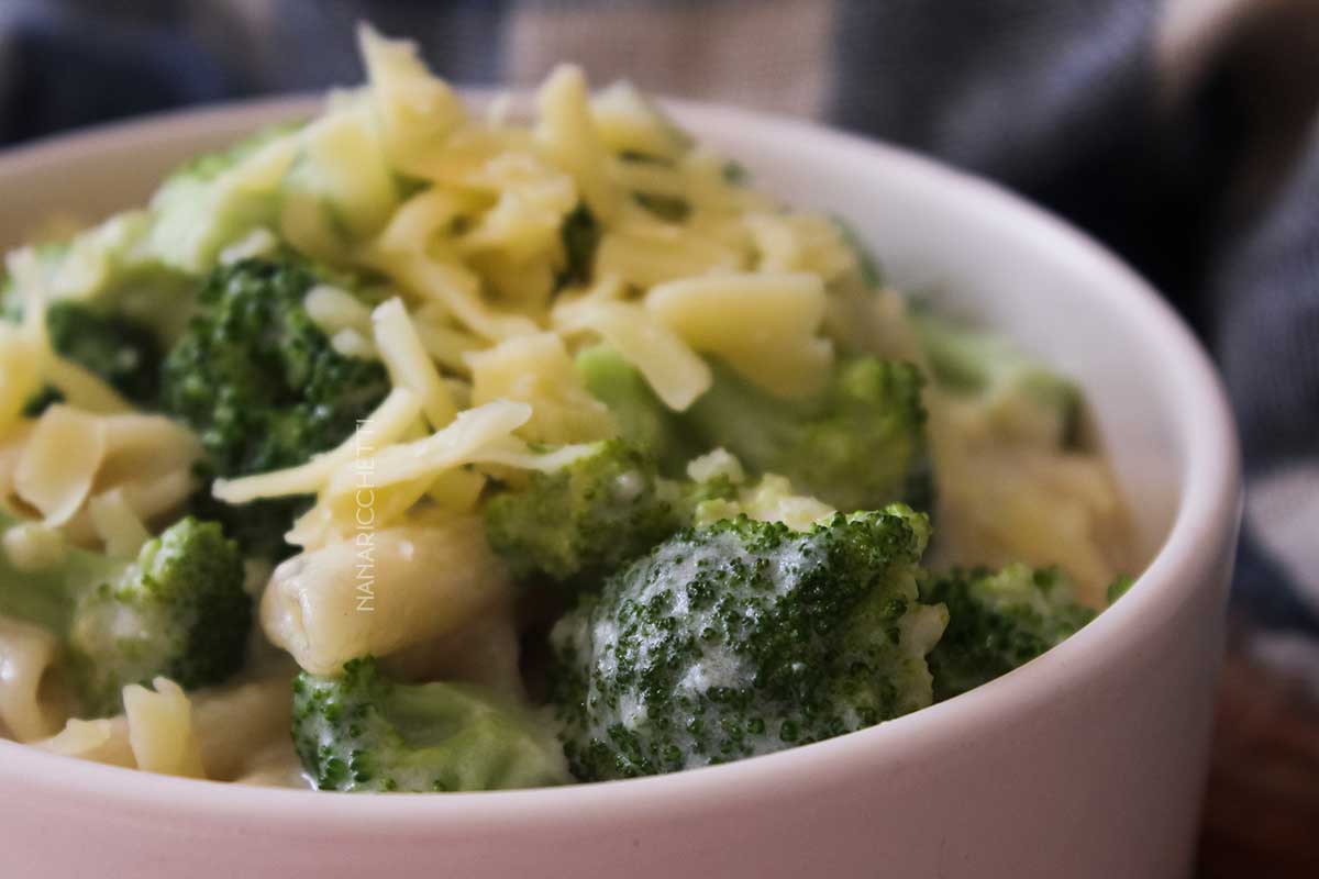 Receita de Macarrão ao Molho Branco com Brócolis - para o almoço da semana, é muito simples de fazer.