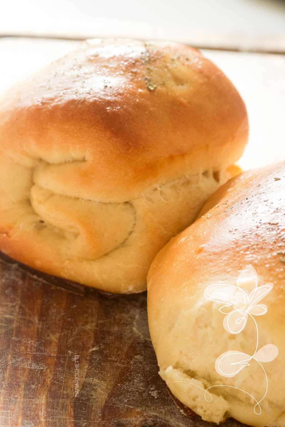 Receita de Pão Caseiro Recheado com Frango - faça um lanche delicioso no final de semana.