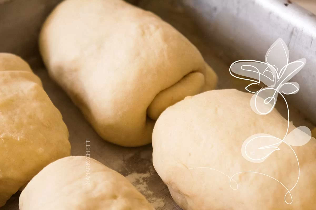 Receita de Pão Caseiro Recheado com Frango - faça um lanche delicioso no final de semana.