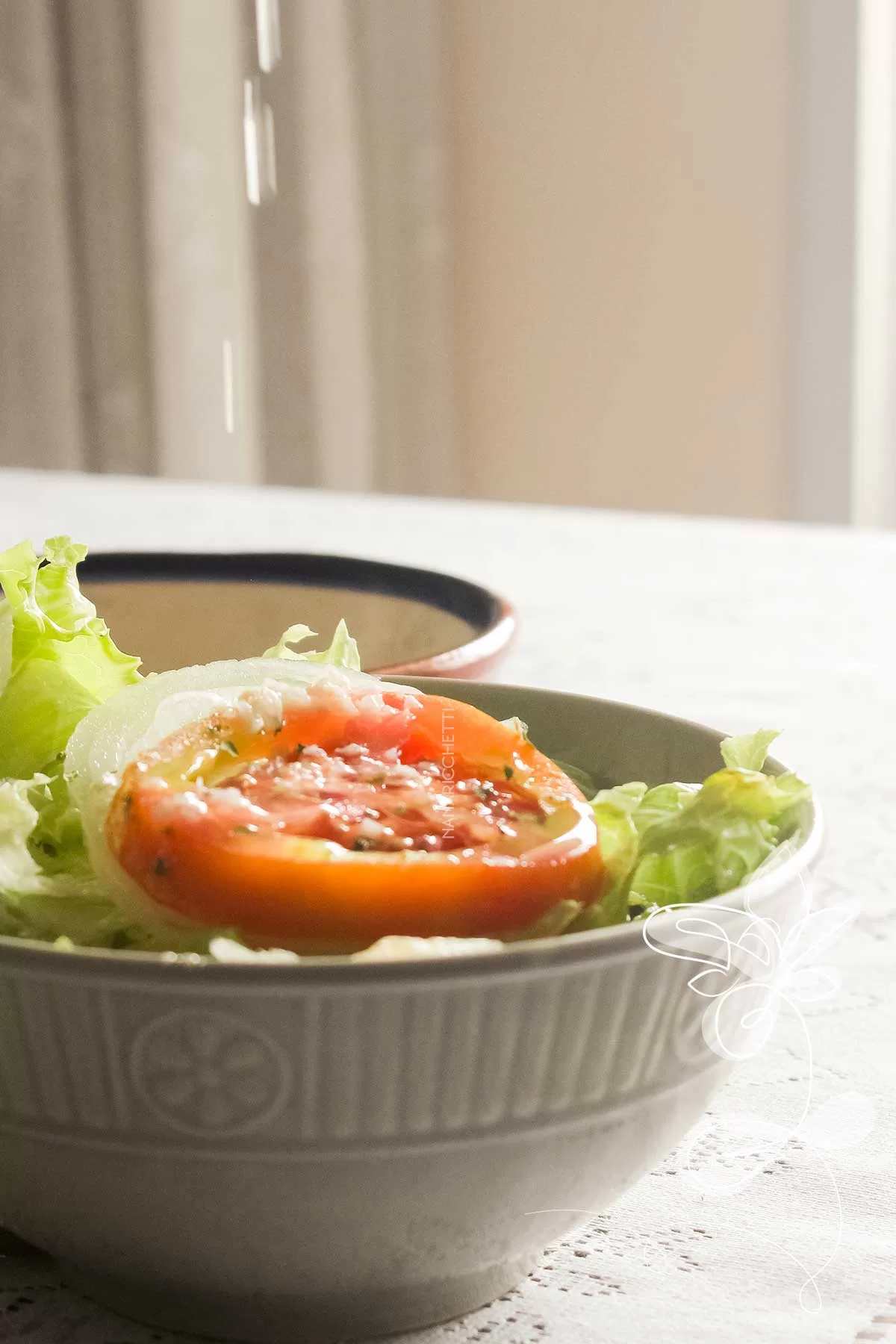 Receita de Molho para Salada de Limão e Alho - faça ainda hoje, para temperar a sua salada de alface e tomate.