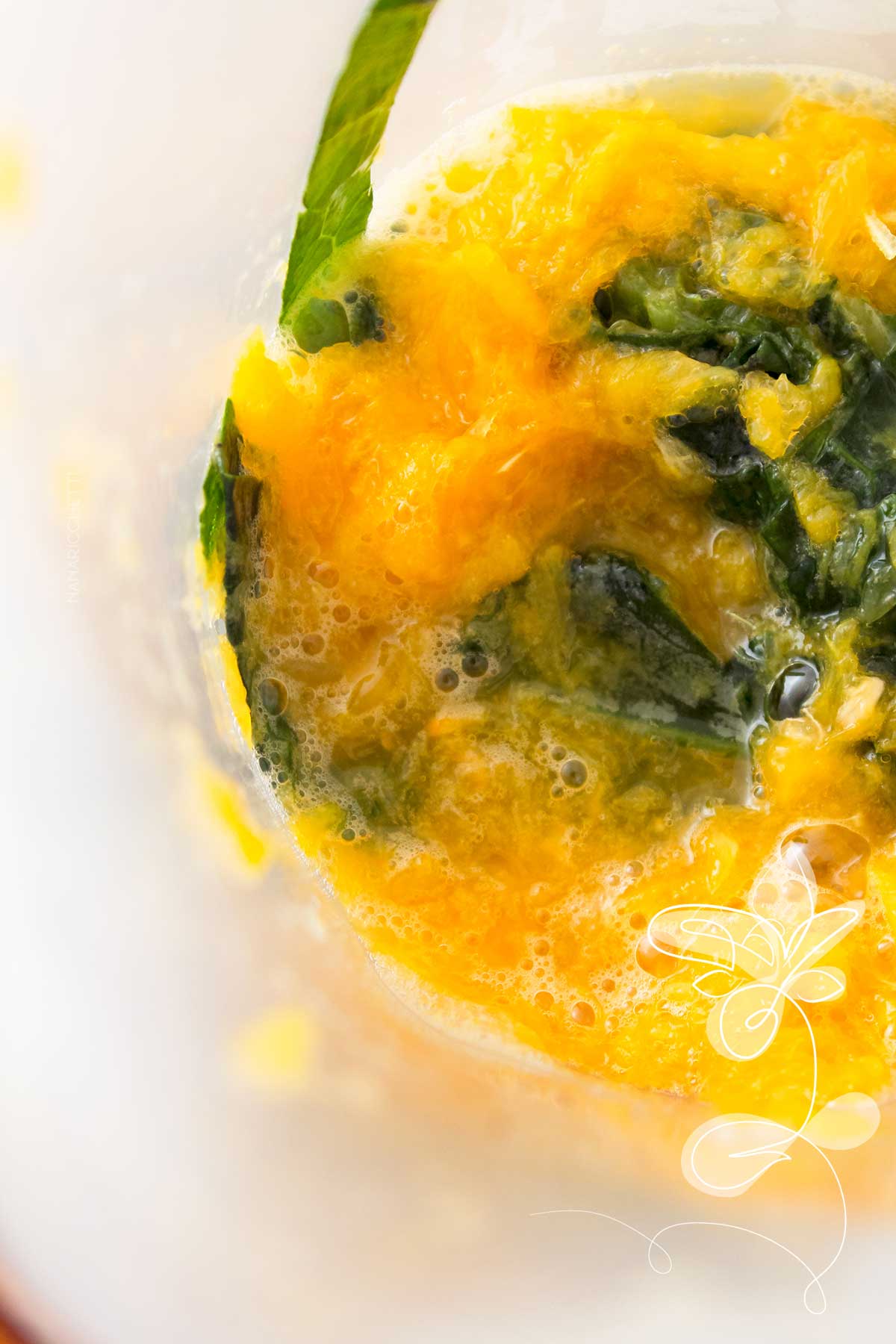 Receita de Suco de Laranja com Couve - o famoso suco verde, ótimo para começar o dia.