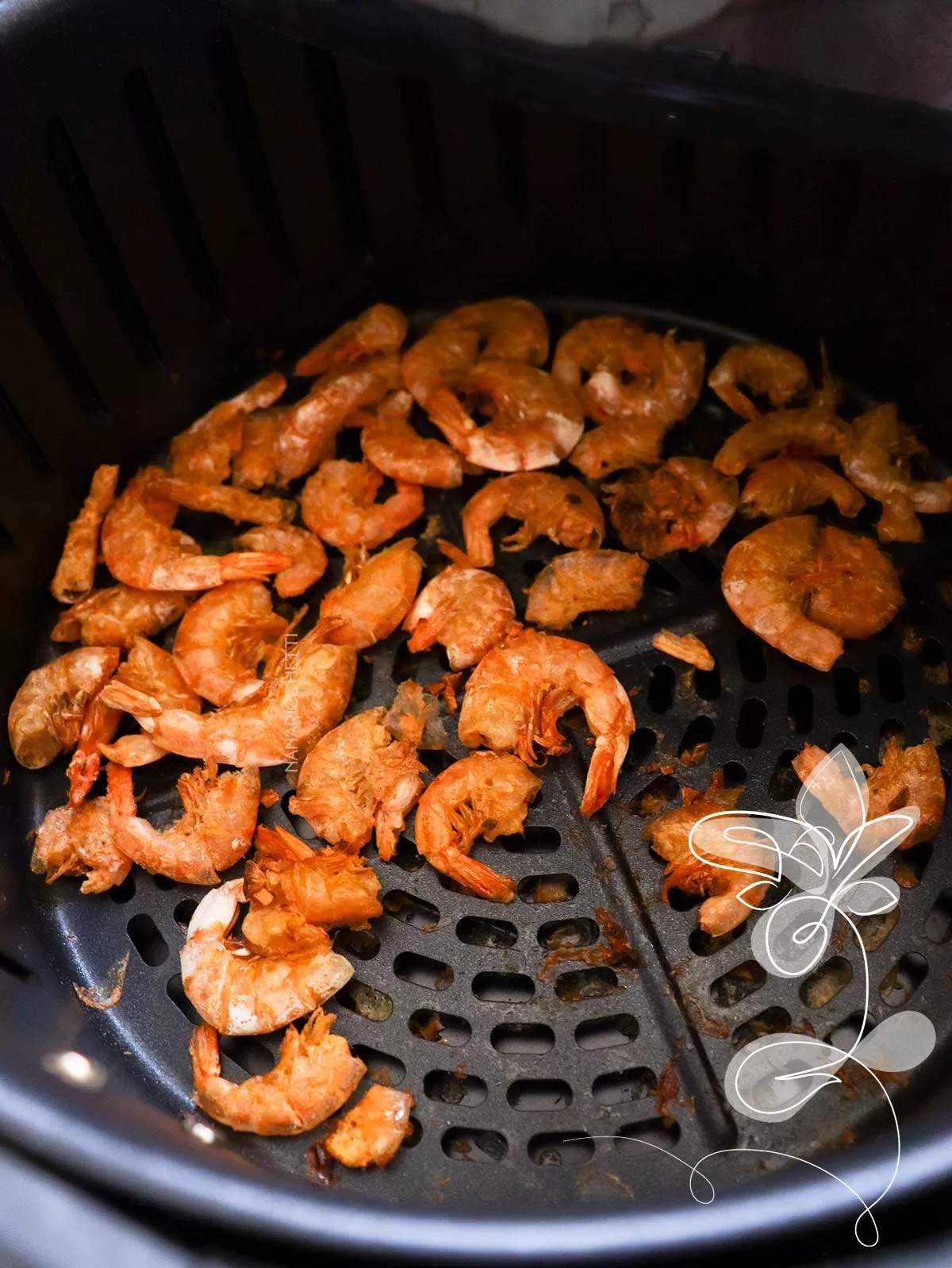 Receita de Camarão ao Alho e Óleo na AirFryer - para petiscar ou servir no almoço de domingo nesse verão.