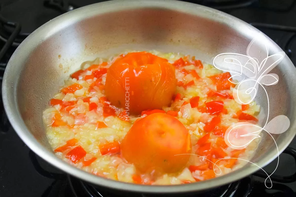 Receita de Peixe Cozido com Leite de Coco - um prato delicioso para servir no almoço de domingo com a família.