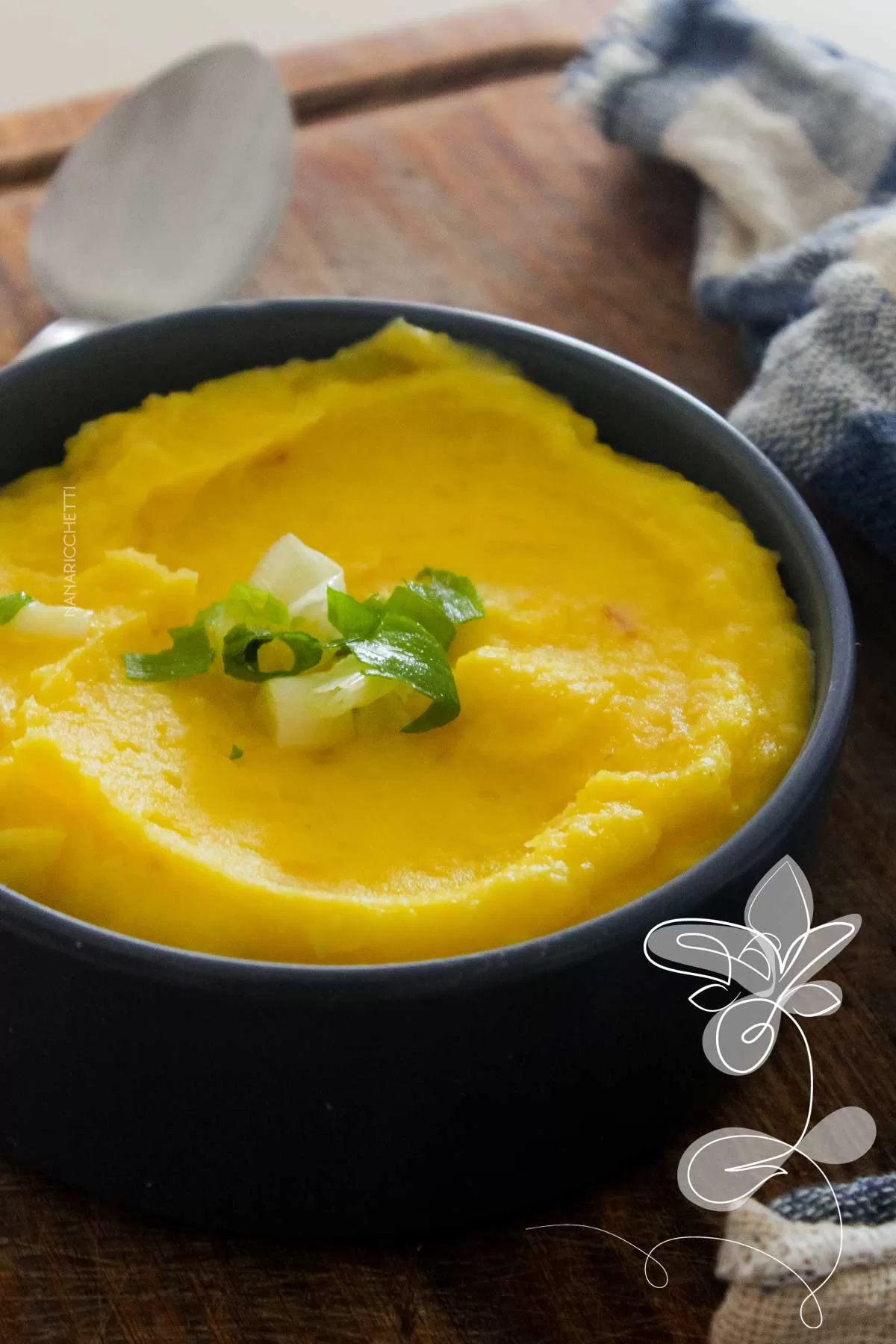 Receita de Purê de Batata Baroa - muito fácil de fazer para servir no almoço ou jantar da semana. 