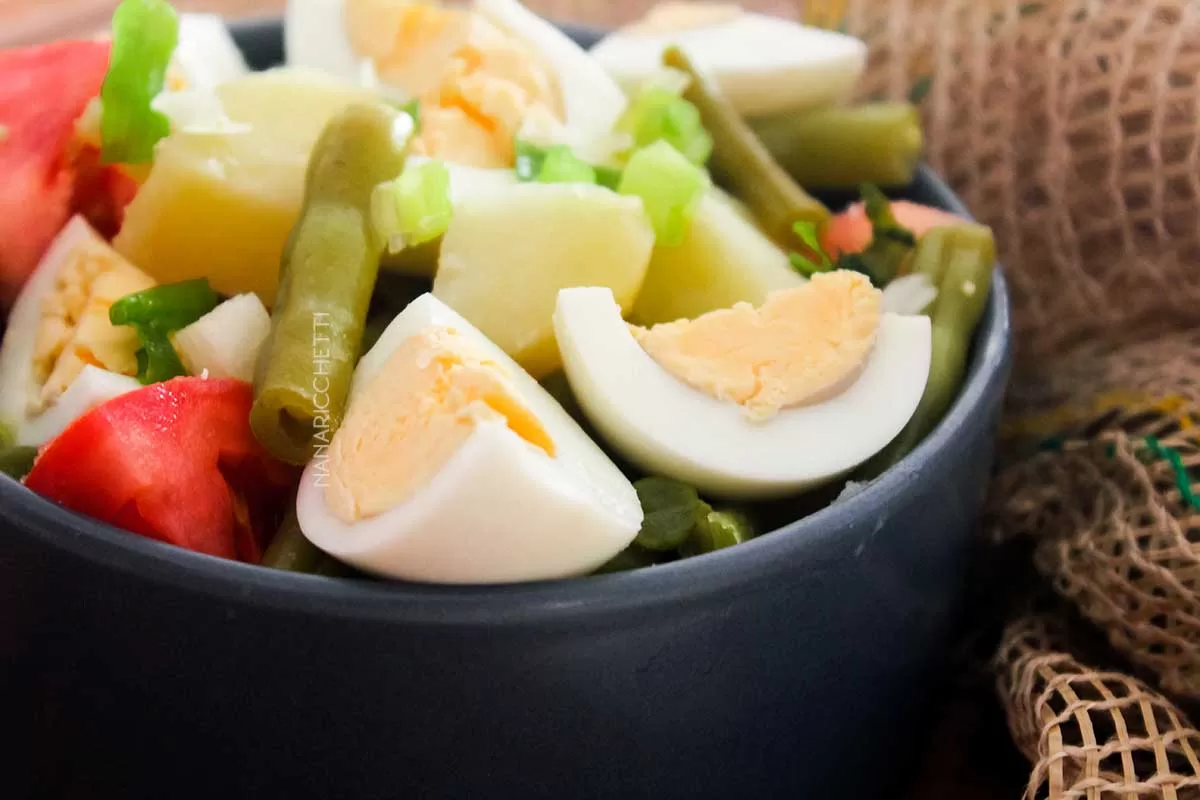 Receita de Salada de Vagem com Ovo, Batata e Tomate - faça para o seu almoço de verão.