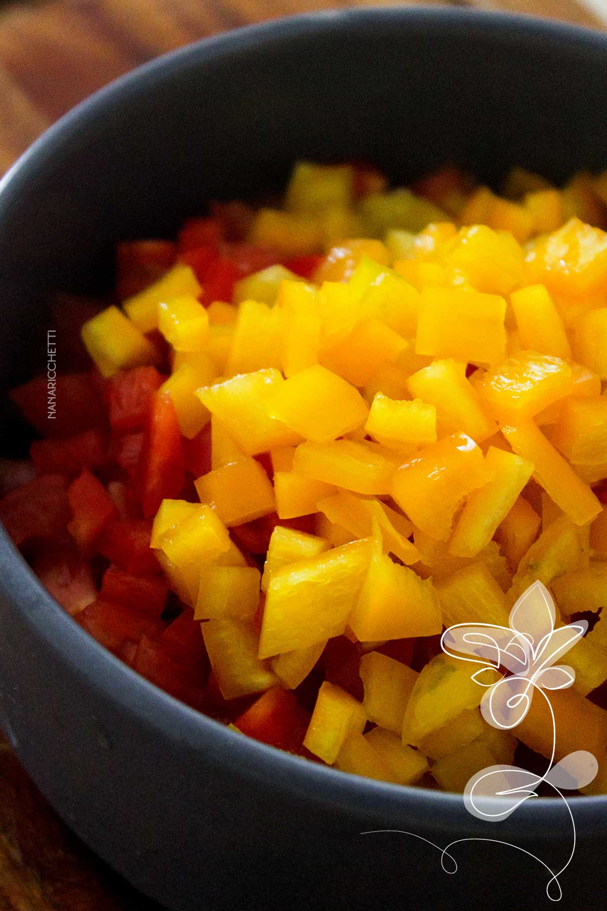 Receita de Vinagrete de Pimentão - essa salada é simples e muito fácil de fazer, perfeita para o churrasco de verão com os amigos.