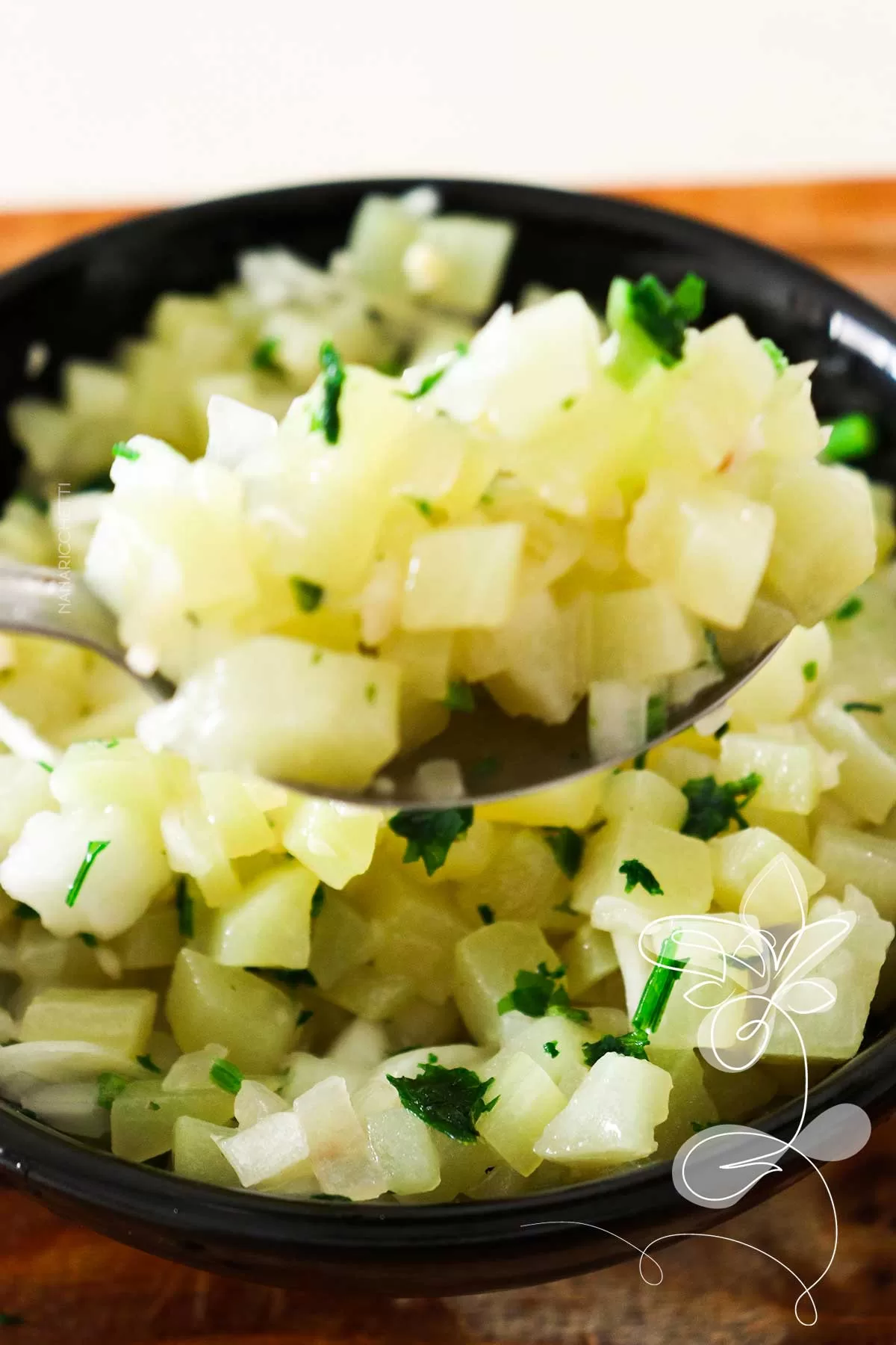 Receita de Salada de Chuchu - é muito fácil de fazer e já adianto que tem muita graça, sendo deliciosa.