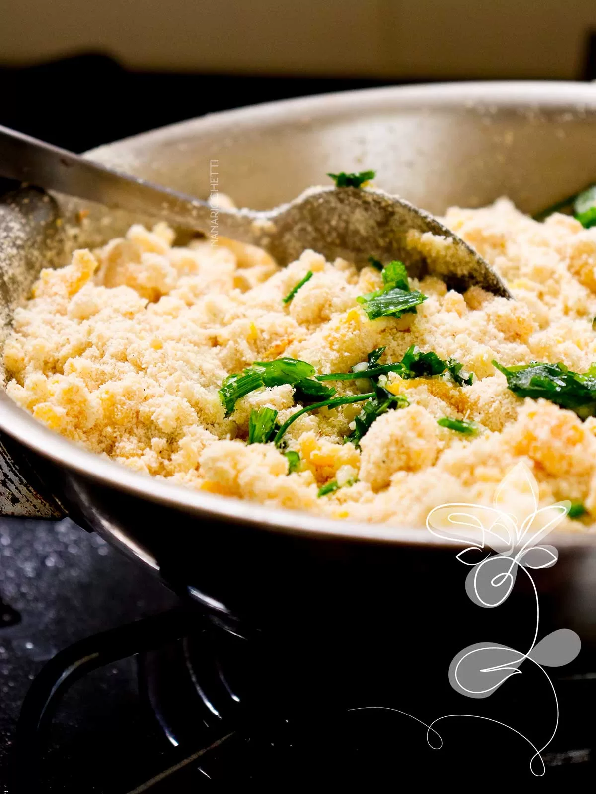 Receita de Farofa com Ovo - usando farinha de mandioca, você terá uma simples farofa para o almoço.