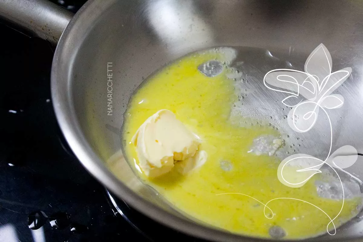 Receita de Farofa com Ovo - usando farinha de mandioca, você terá uma simples farofa para o almoço.